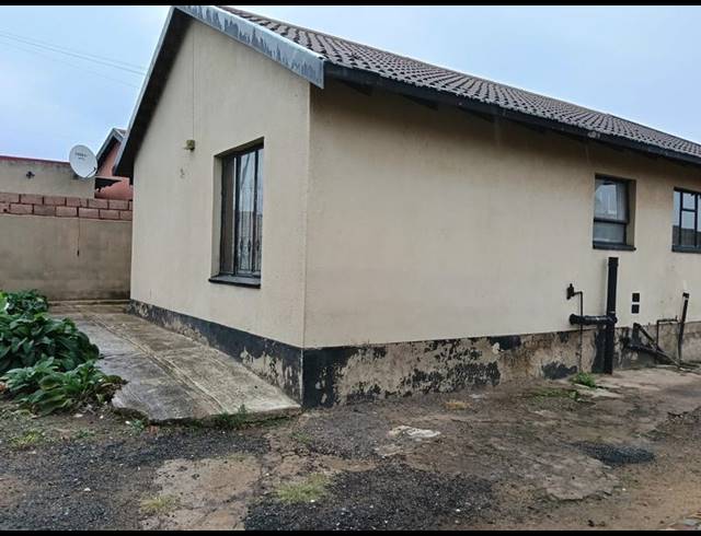 2 BEDROOM HOUSE FOR SALE IN JABAVU